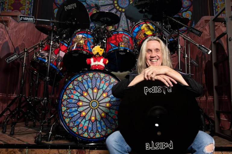 Nicko McBrain rechazó jugar golf con Trump y dijo que el presidente "y su bola de compinches" deberían ir a la cárcel.